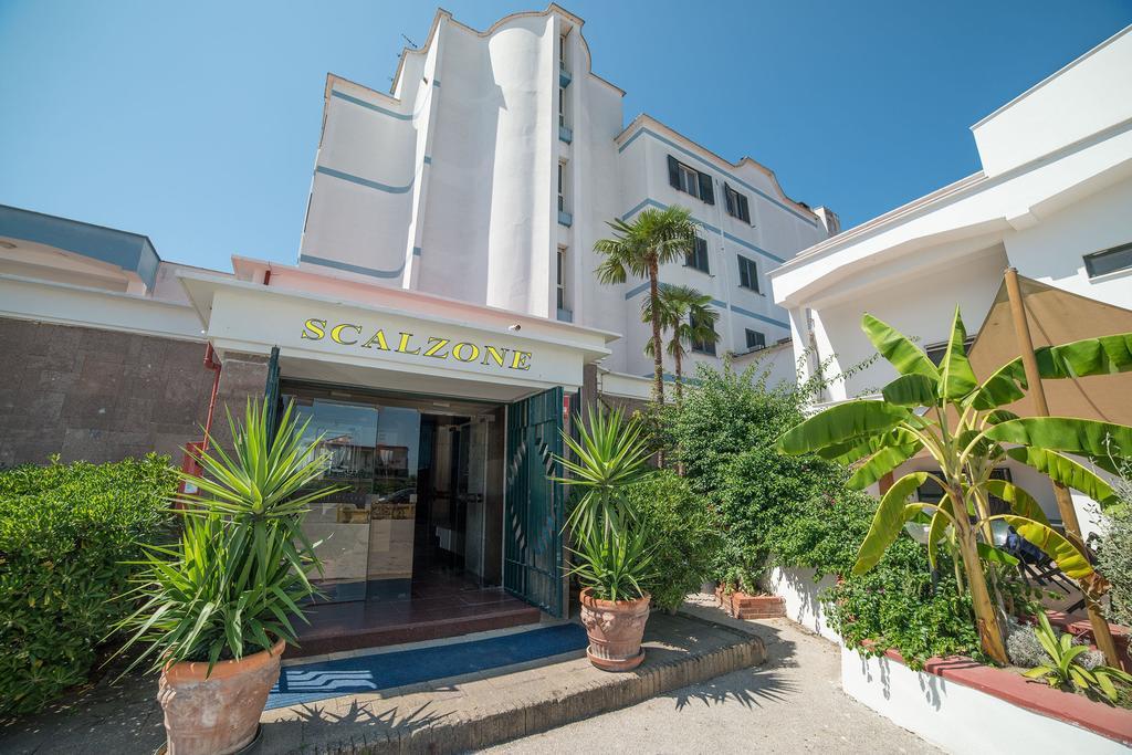 Albergo Scalzone Castel Volturno Eksteriør billede
