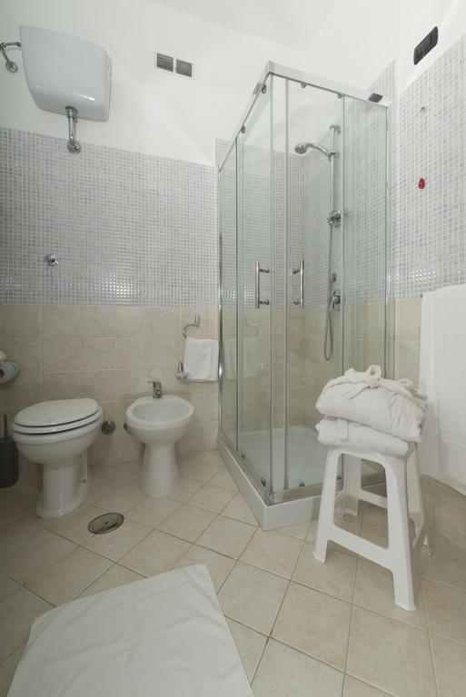 Albergo Scalzone Castel Volturno Eksteriør billede