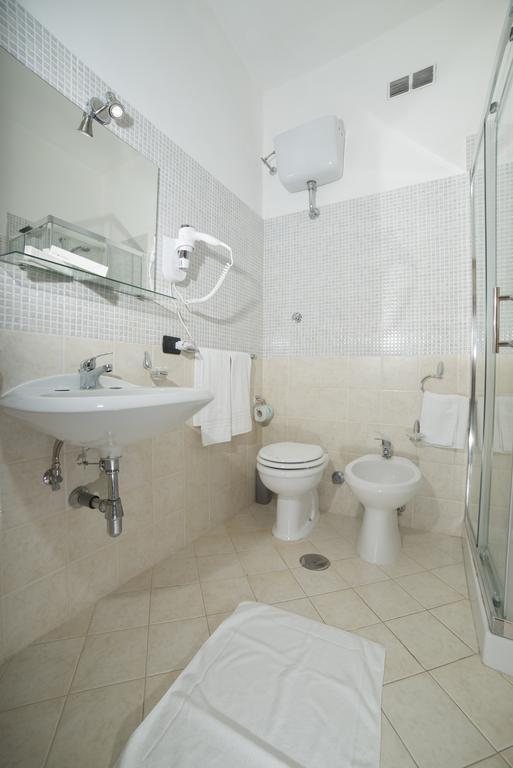 Albergo Scalzone Castel Volturno Eksteriør billede