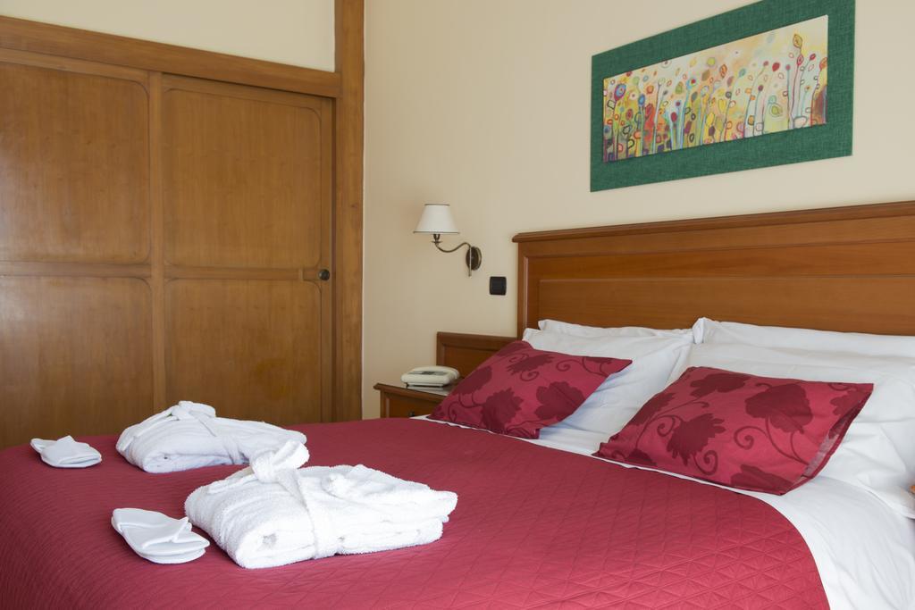 Albergo Scalzone Castel Volturno Eksteriør billede